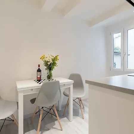 Masai - One Bedroom Flat 1st Floor By Train Station Apartment *