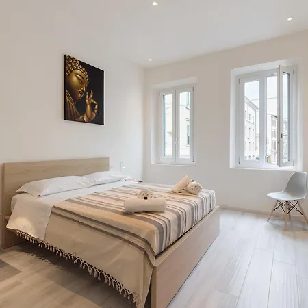Masai - One Bedroom Flat 1st Floor By Train Station Apartment Florence