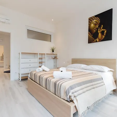 Masai - One Bedroom Flat 1st Floor By Train Station Apartment Florence