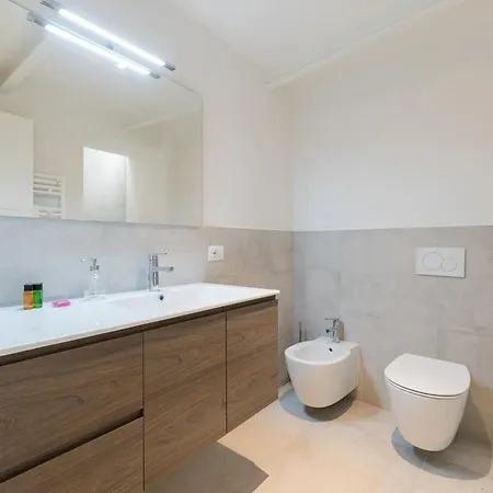 Masai - One Bedroom Flat 1st Floor By Train Station Apartment Florence